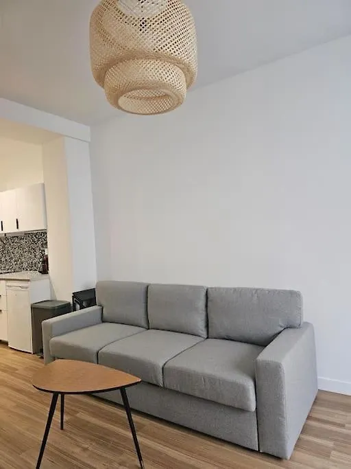 Chic Montmartre Apartment Παρίσι